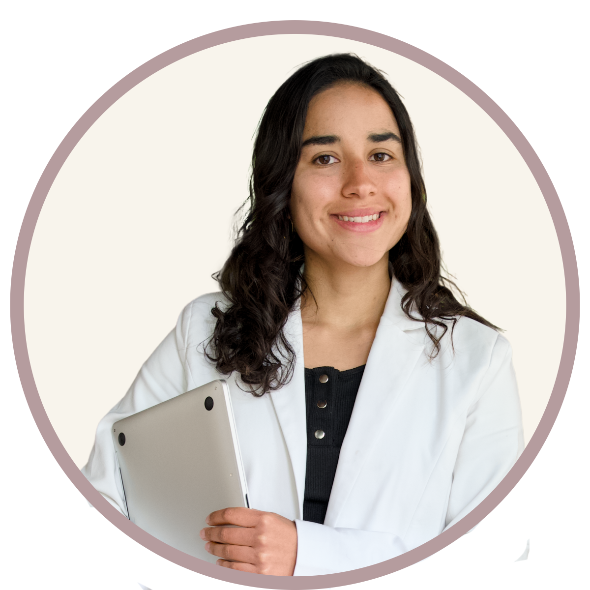 Maria Camila, fondatrice du média Aventure autrement sur la thématique des voyages alternatifs