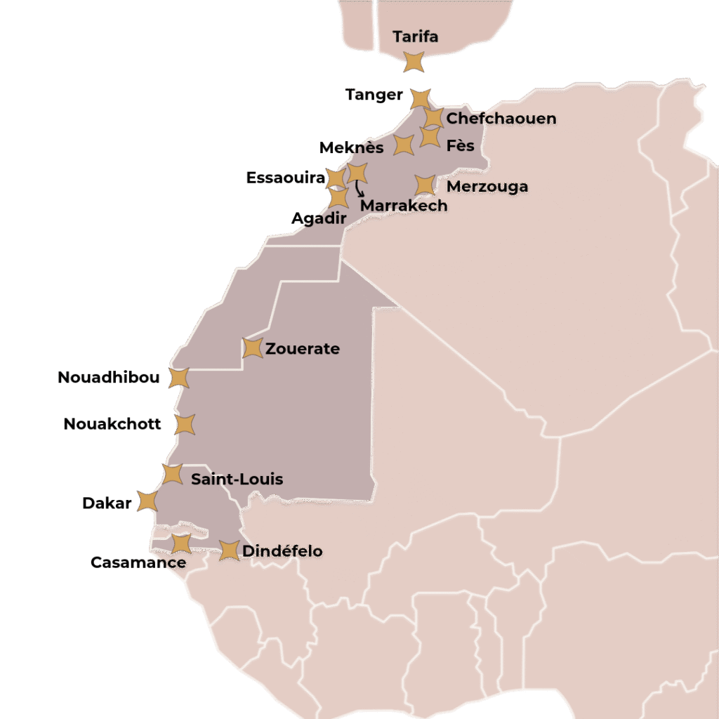 Carte illustrée du roadtrip Afrique de Marion en van aménagé, avec les étapes principales au Maroc (Tarifa, Tanger, Chefchaouen, Fès, Meknès, Essaouira, Marrakech, Merzouga, Agadir), en Mauritanie (Nouadhibou, Nouakchott, Zouérate) et au Sénégal (Saint-Louis, Dakar, Dindéfélo, Casamance).